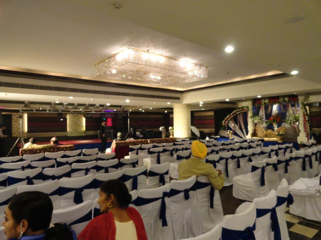 Gulmor Hotell Ludhiana Eksteriør bilde