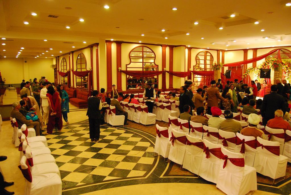 Gulmor Hotell Ludhiana Eksteriør bilde