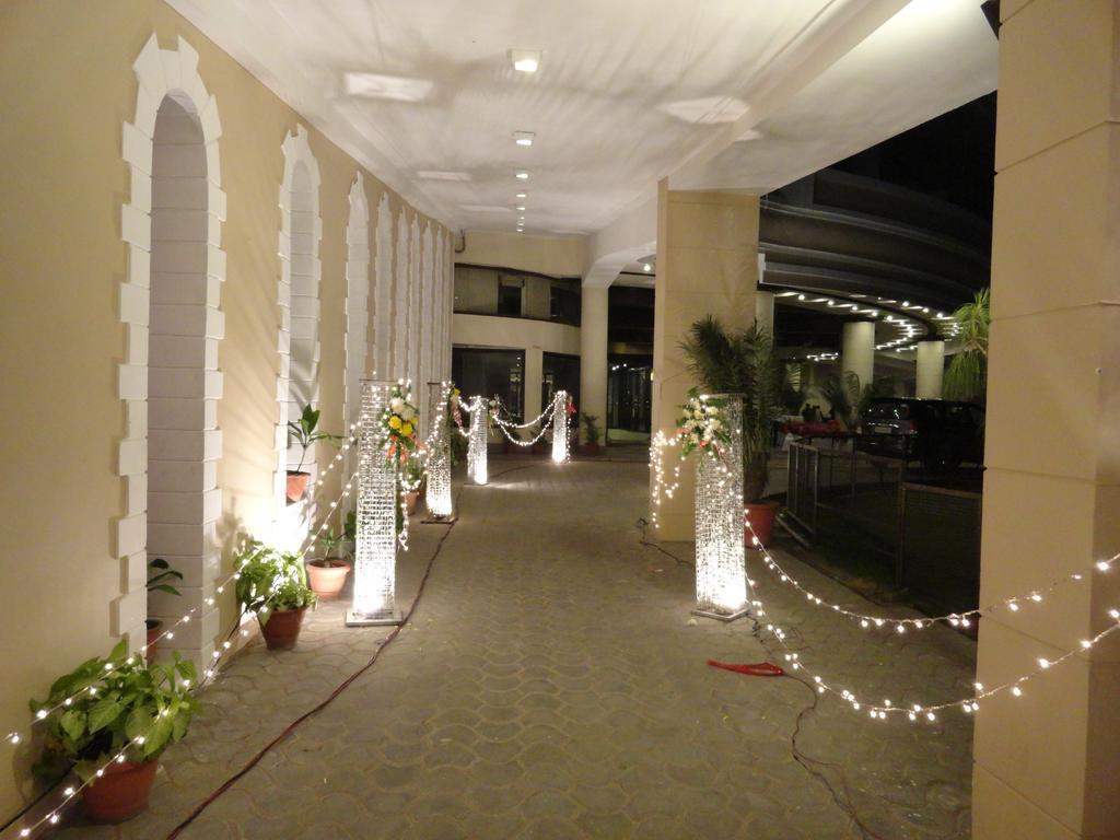 Gulmor Hotell Ludhiana Eksteriør bilde