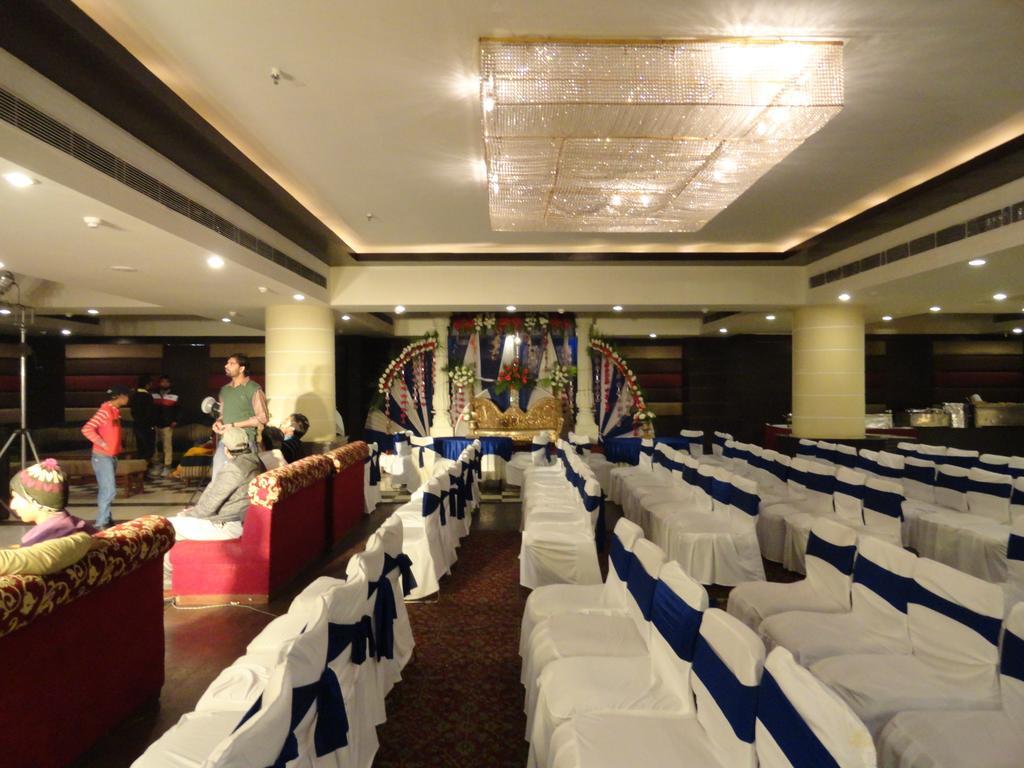 Gulmor Hotell Ludhiana Eksteriør bilde